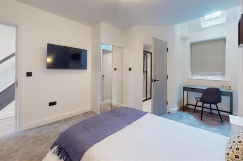 7-Llantwit-Street-Bedroom(2).jpg