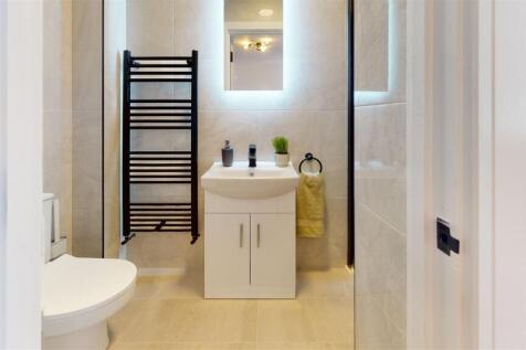 7-Llantwit-Street-Bathroom(1).jpg
