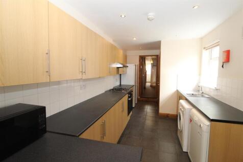 MINNY STREET CURRENTLY