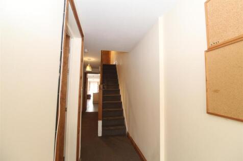 MINNY STREET CURRENTLY