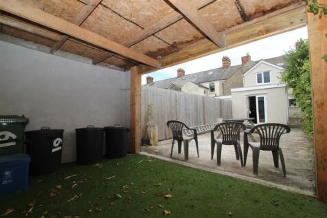 MINNY STREET CURRENTLY