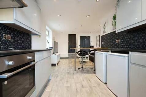 Kitchen living (3).jpg