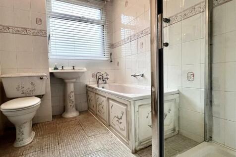 Denewood Bathroom.jpg