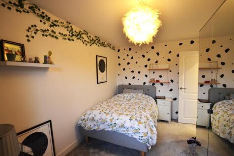 Bletchley - Bedroom 2.JPG
