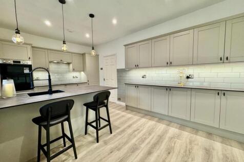 Kitchen 1.jpg