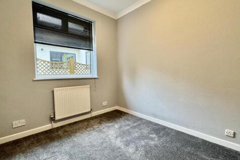 9 Stanneylands Drive - Bed 3.jpg