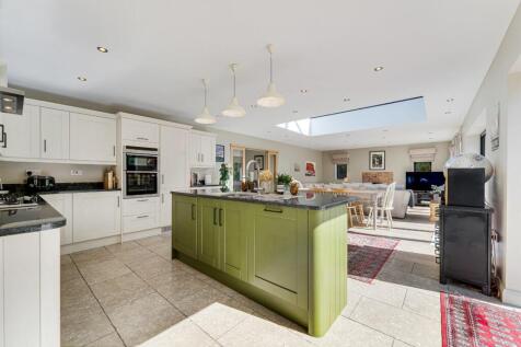 37 Strawberry Lane30.jpg