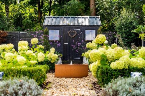 37 Strawberry Lane82.jpg