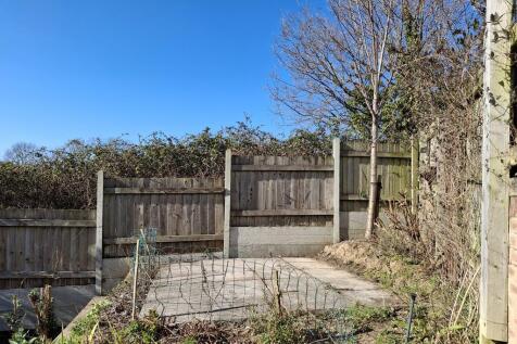 GARDEN SHOT 2