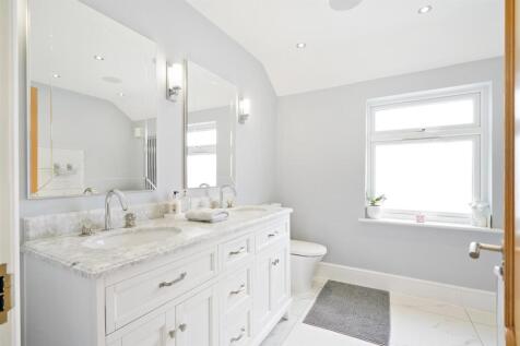 42 Sinclair Road - YGoatTriSsINPgRhRwEA.jpg