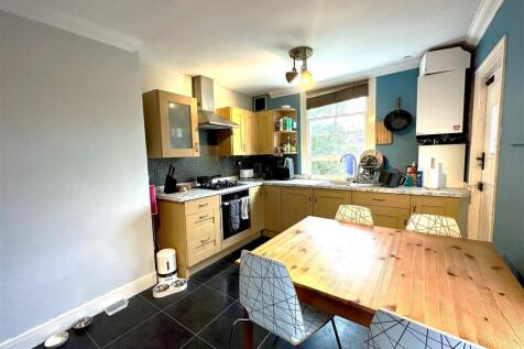 Kitchen part 2.jpg