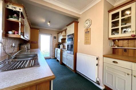 18 Seaview Road Kitchen.jpg