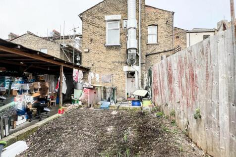 High Road E11