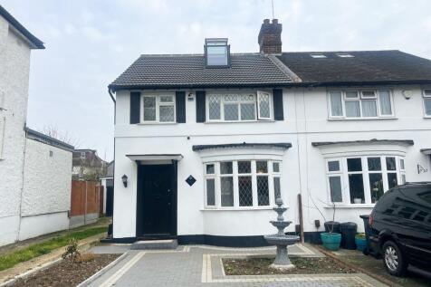 St. Barnabas Rd IG8