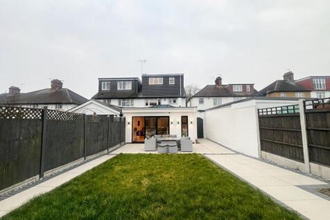 St. Barnabas Rd IG8