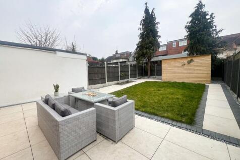 St. Barnabas Rd IG8