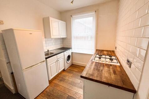 Woodville Rd E18