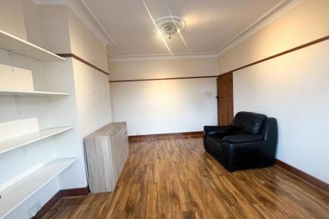 Whalebone Ln North RM6