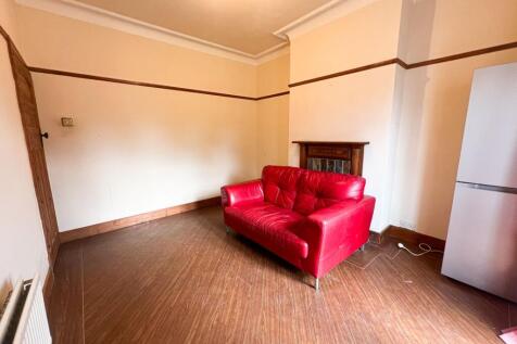 Whalebone Ln North RM6