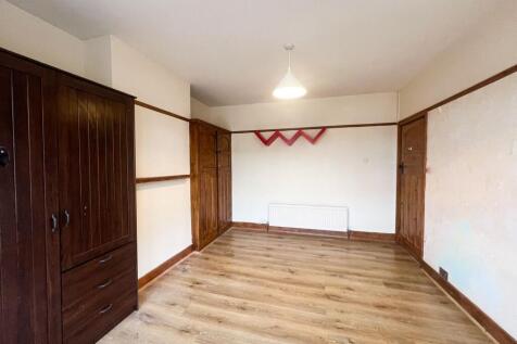 Whalebone Ln North RM6
