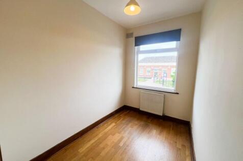 Whalebone Ln North RM6