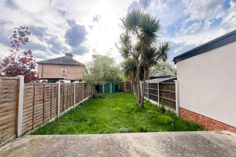 Whalebone Ln North RM6