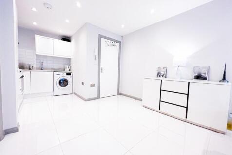 Bance Court E18