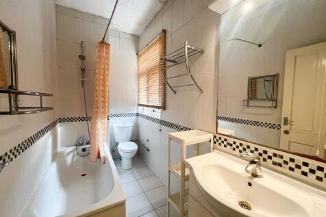 Park Grove Rd E11