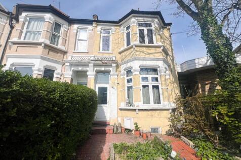 Queens Rd E11
