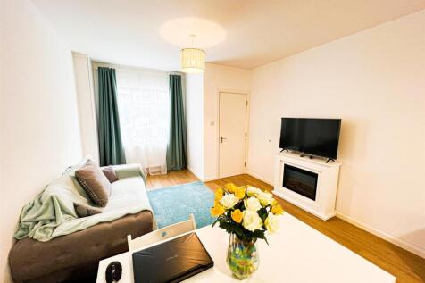 Capworth Str E10