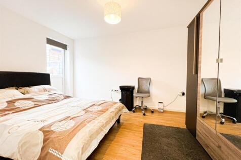 Capworth Str E10