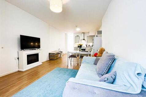 Capworth Str E10