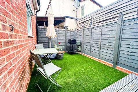 Capworth Str E10