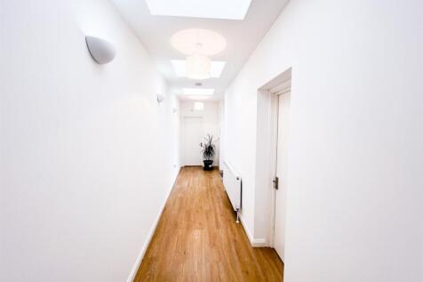 Capworth Str E10
