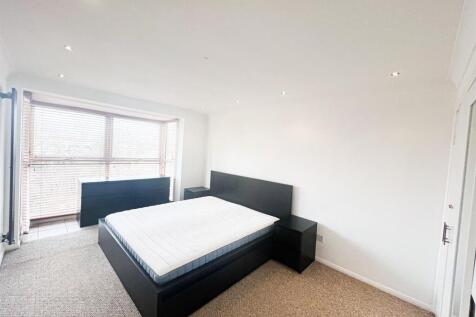 Hollybush Hill E11