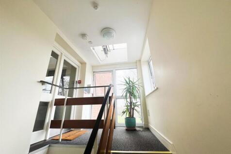Hollybush Hill E11