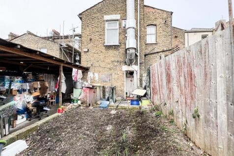 High Road E11