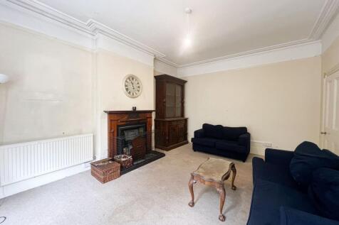 Aldersbrook Rd E12