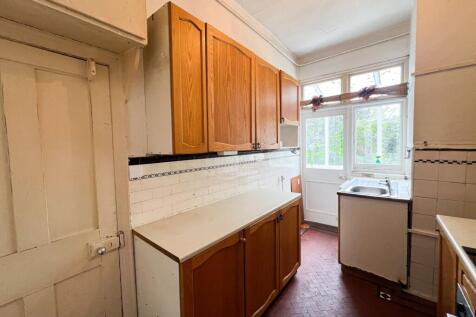 Aldersbrook Rd E12