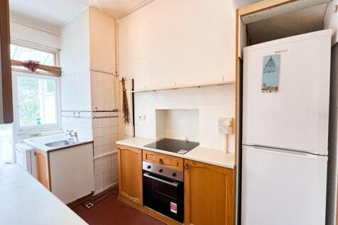 Aldersbrook Rd E12