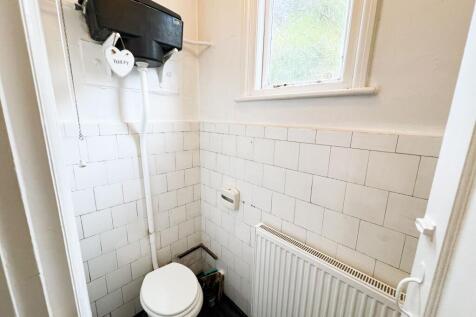 Aldersbrook Rd E12