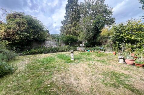 Aldersbrook Rd E12