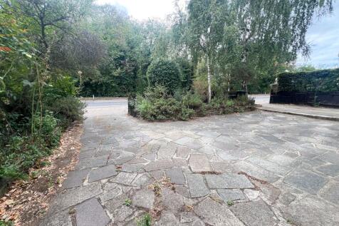 Aldersbrook Rd E12