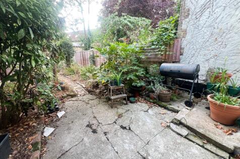 Harrow Rd E11
