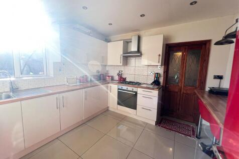 Wednesbury Rd RM3
