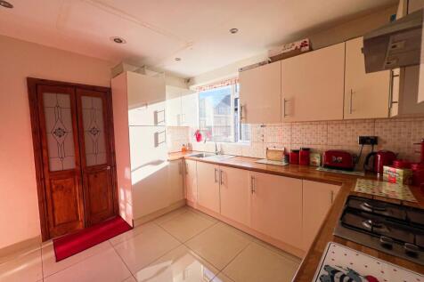 Wednesbury Rd RM3