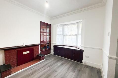 Boundary Rd E13