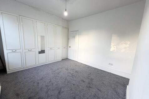 Boundary Rd E13