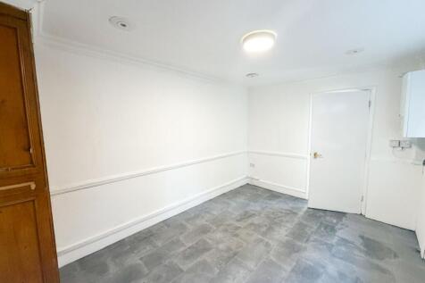 Boundary Rd E13