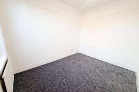 Boundary Rd E13